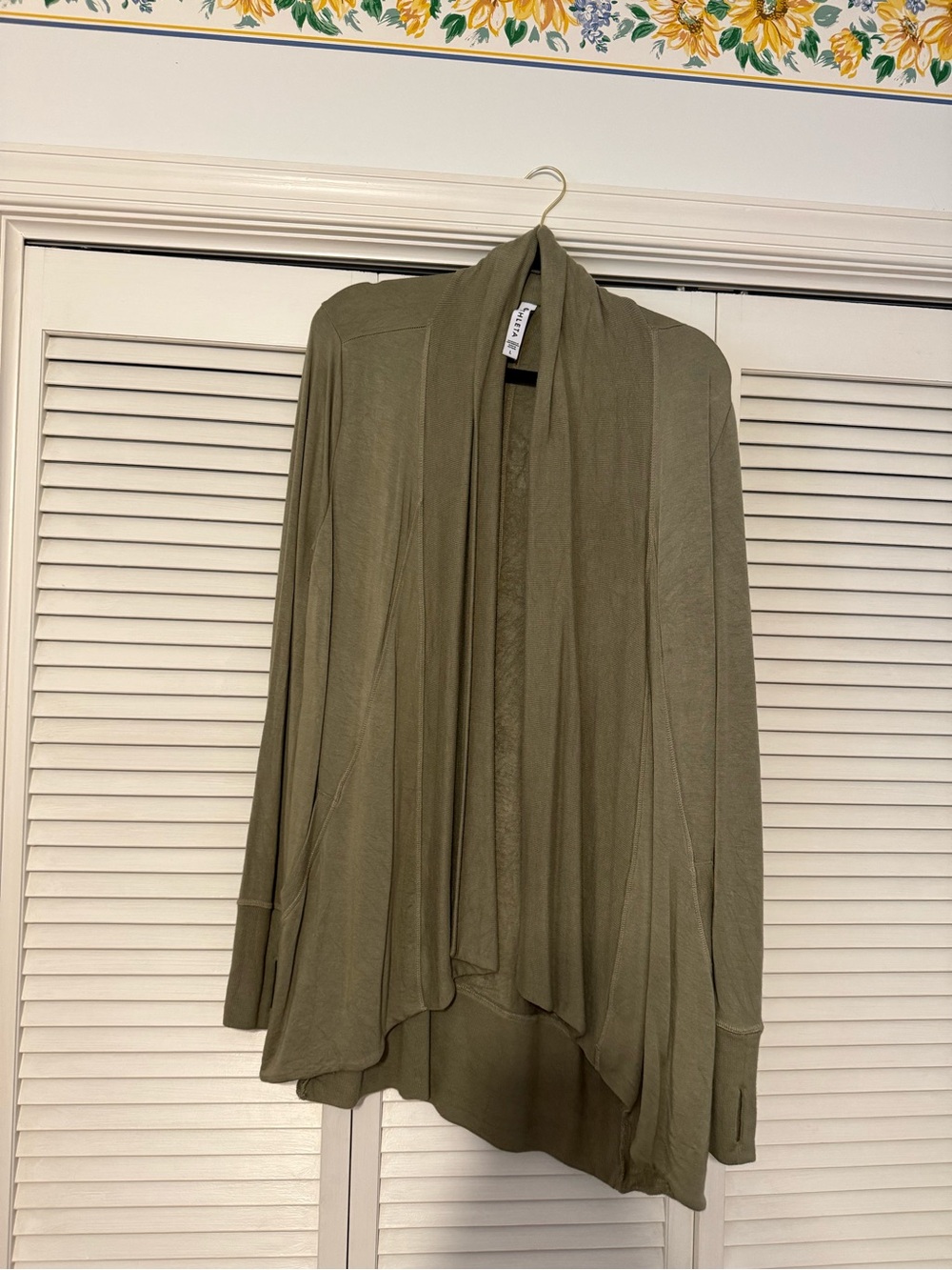 Athleta Praynamaya wrap Olive Green